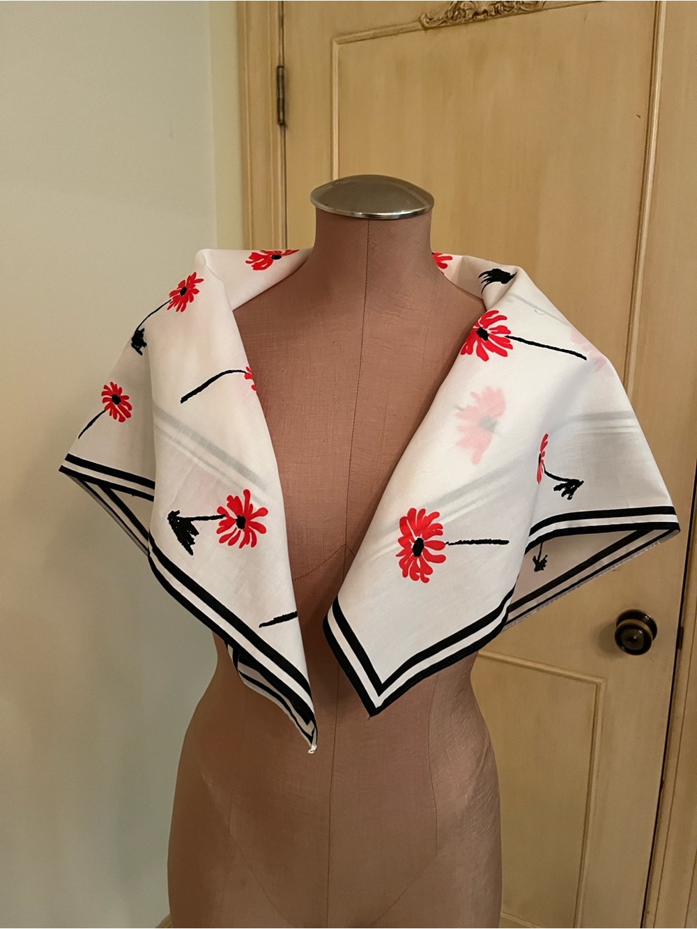 TANNER Summer Preppy Palm Graduating Orange/Red Abstract Floral Black Trim Scarf